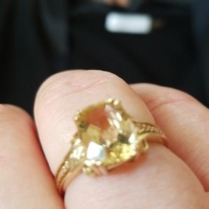 Canary Aquamarine set in 14K.